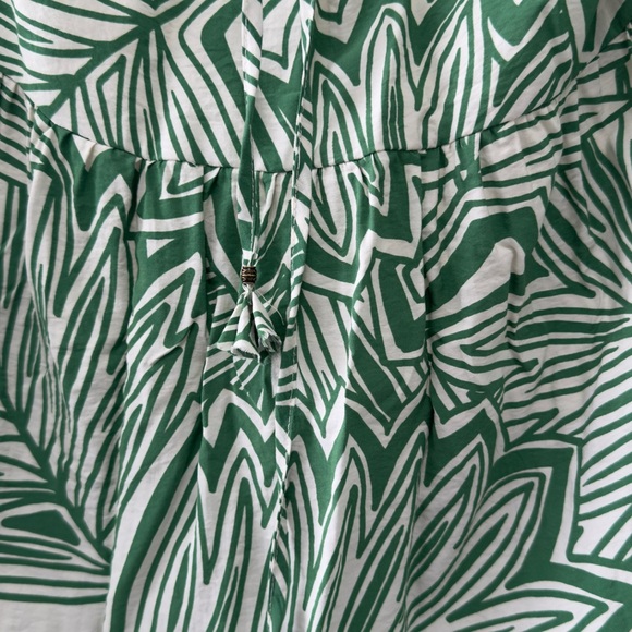 Vacation Vibes!!! 
Ruched crop top and skirt set in palm tree green design - Picture 5 of 8